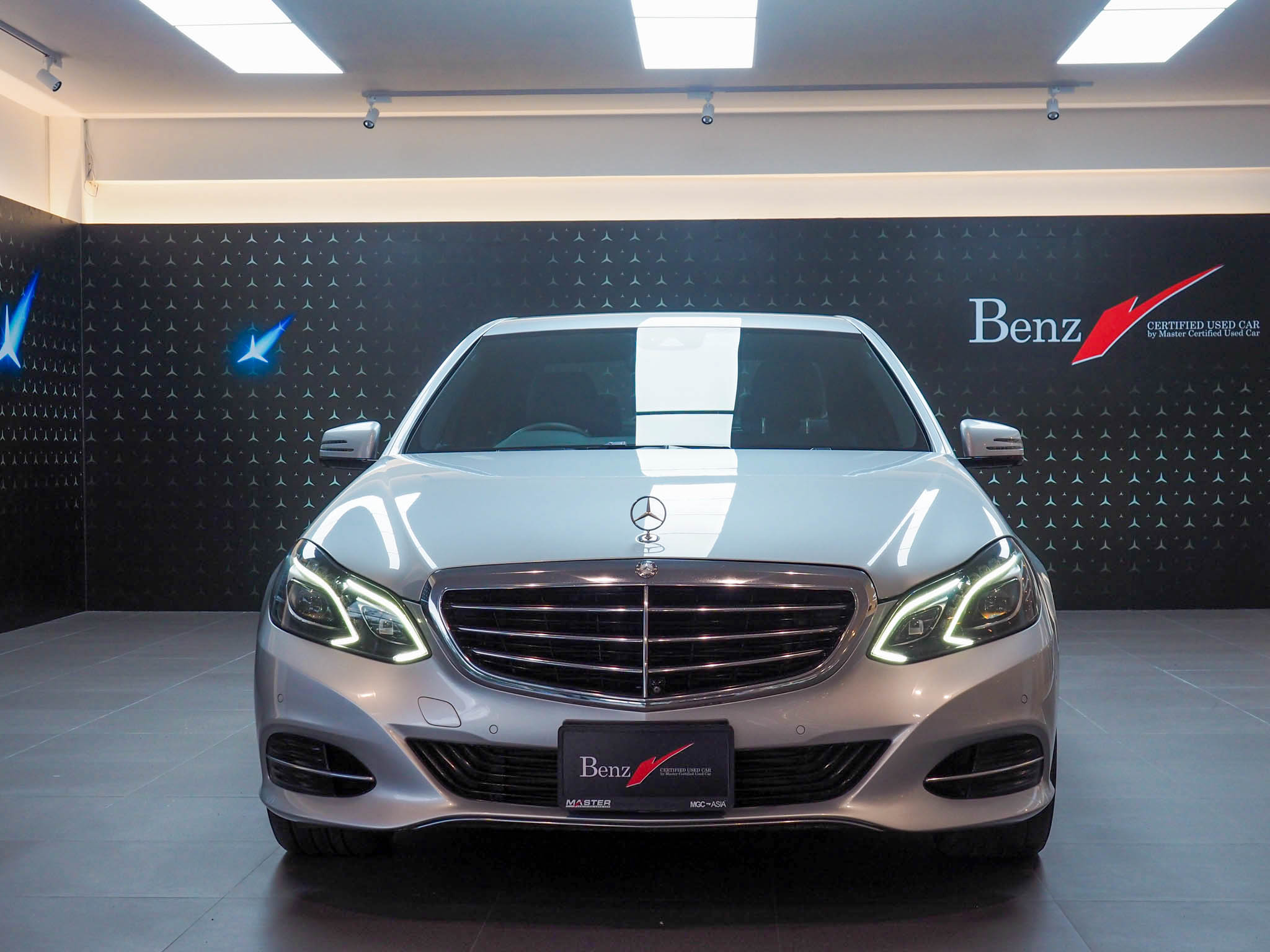 จองแล้ว E300 Bluetec Hybrid Exclusive W212