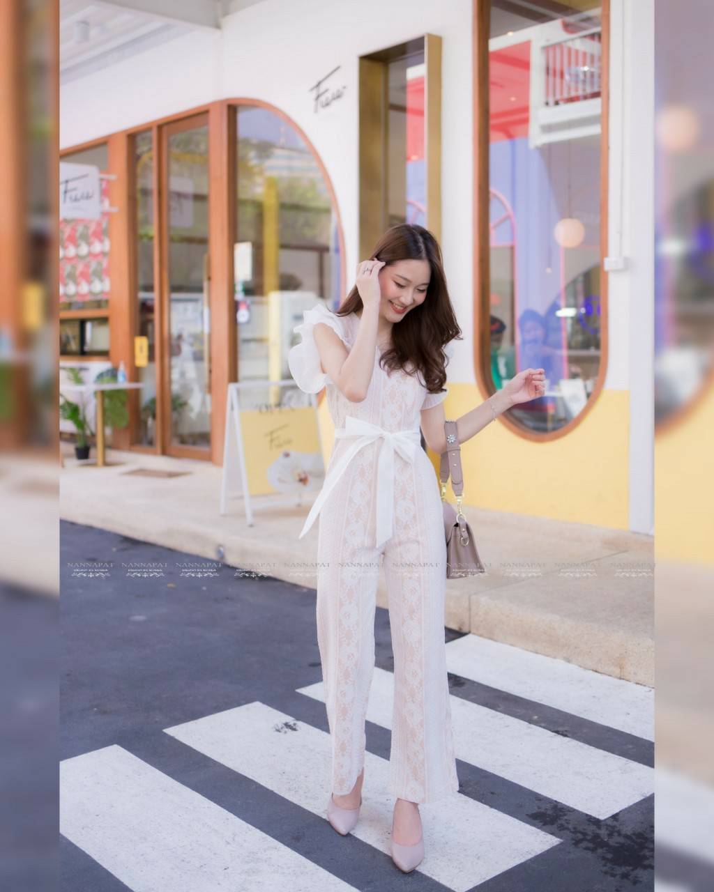 จั้มสูทซิปหลัง แต่งแขนระบาบ