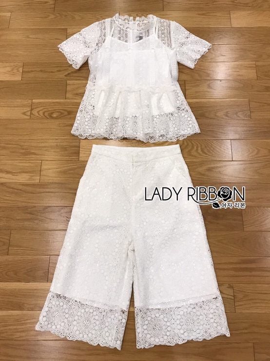 เซ็ตเสื้อและกางเกงสามส่วนผ้าลูกไม้สีขาว