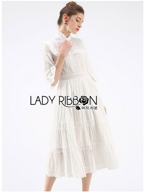 Maxi Dress เดรสยาวผ้าคอตตอนปักและฉลุลายสีขาว