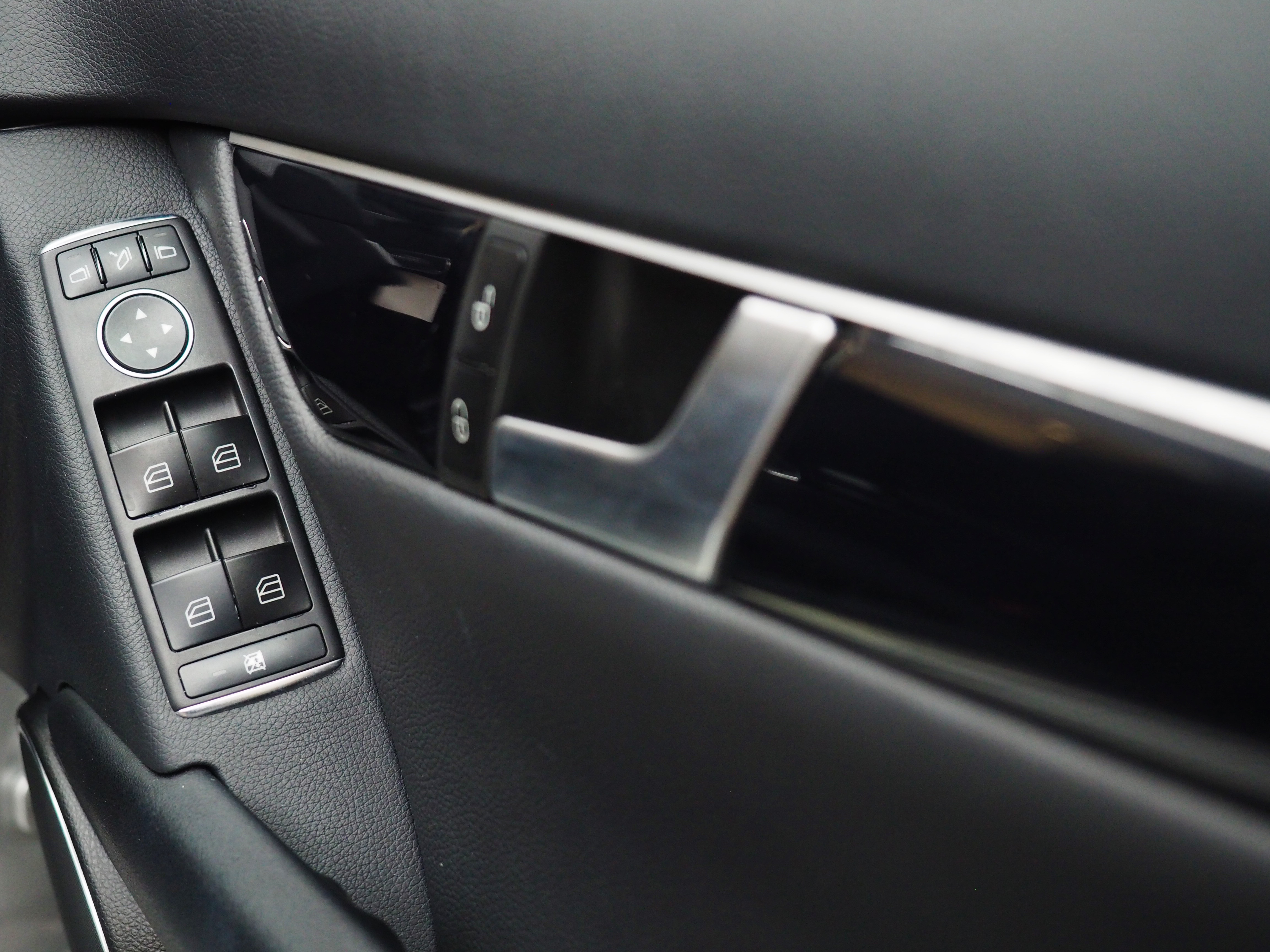 จองแล้ว C200 CGI Style W204