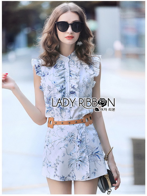 เซ็ตแขนกุดตกแต่งระบายและกางเกงขาสั้นสีขาว