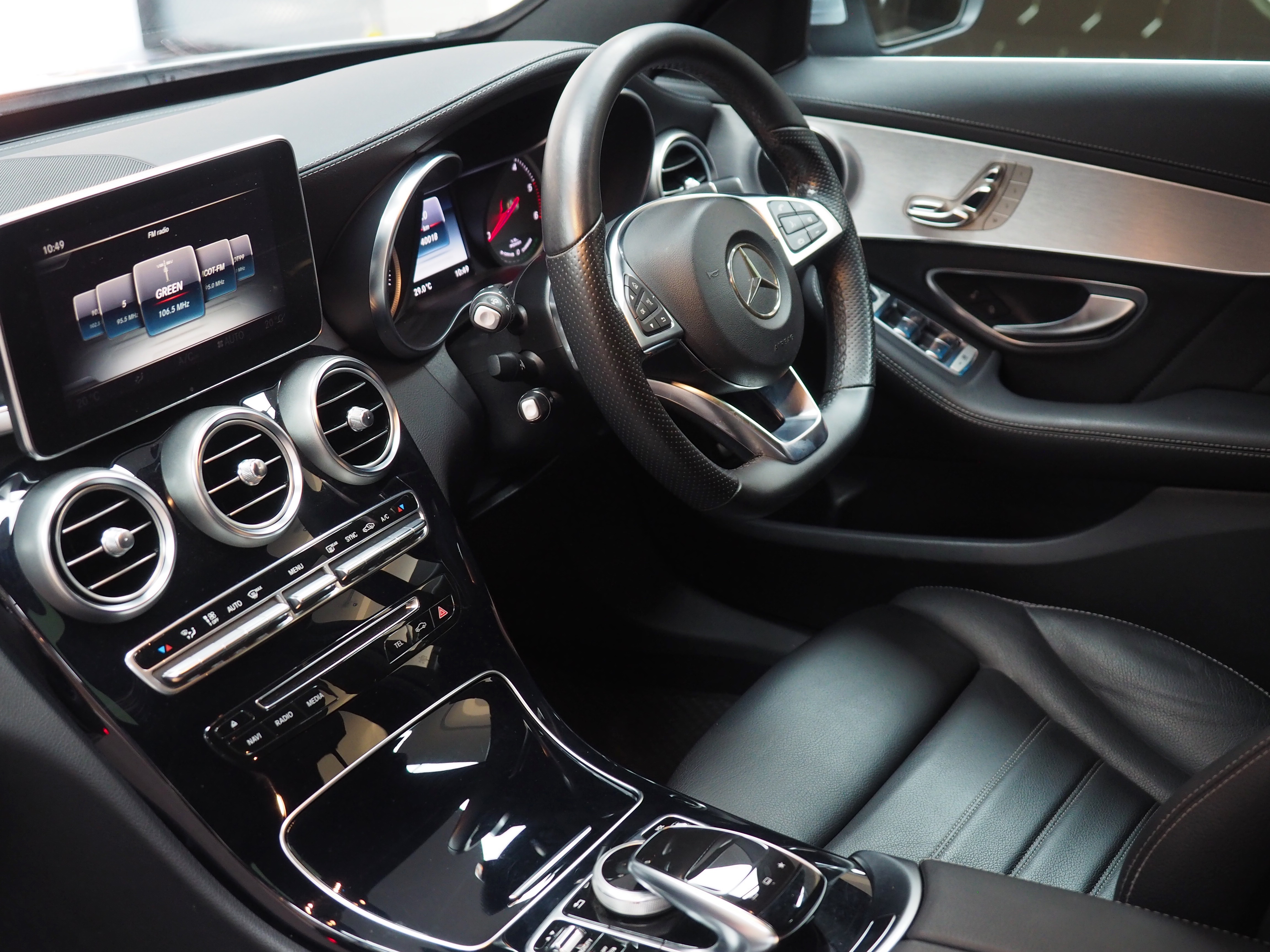 จองแล้ว C300 Bluetec Hybrid AMG W205