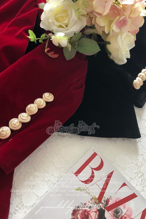 เสื้อสูทลุคสาวเกาหลีสีแดงเปรี้ยวหรูกับสีดำ
