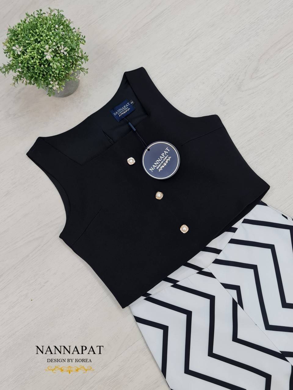 เสื้อซิปหลัง แต่งกระดุม กางเกงลายสวย