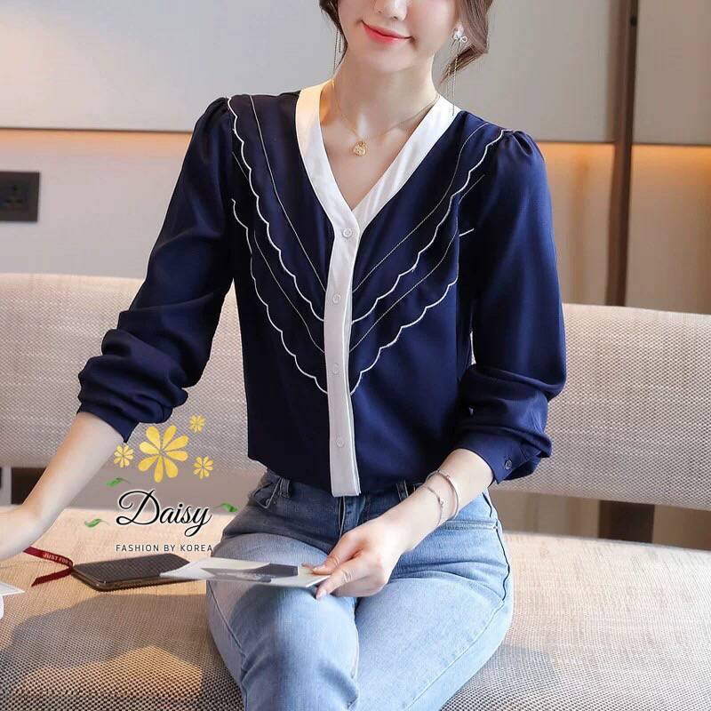 เสื้อแขนยาวคอวี กระดุมหน้า