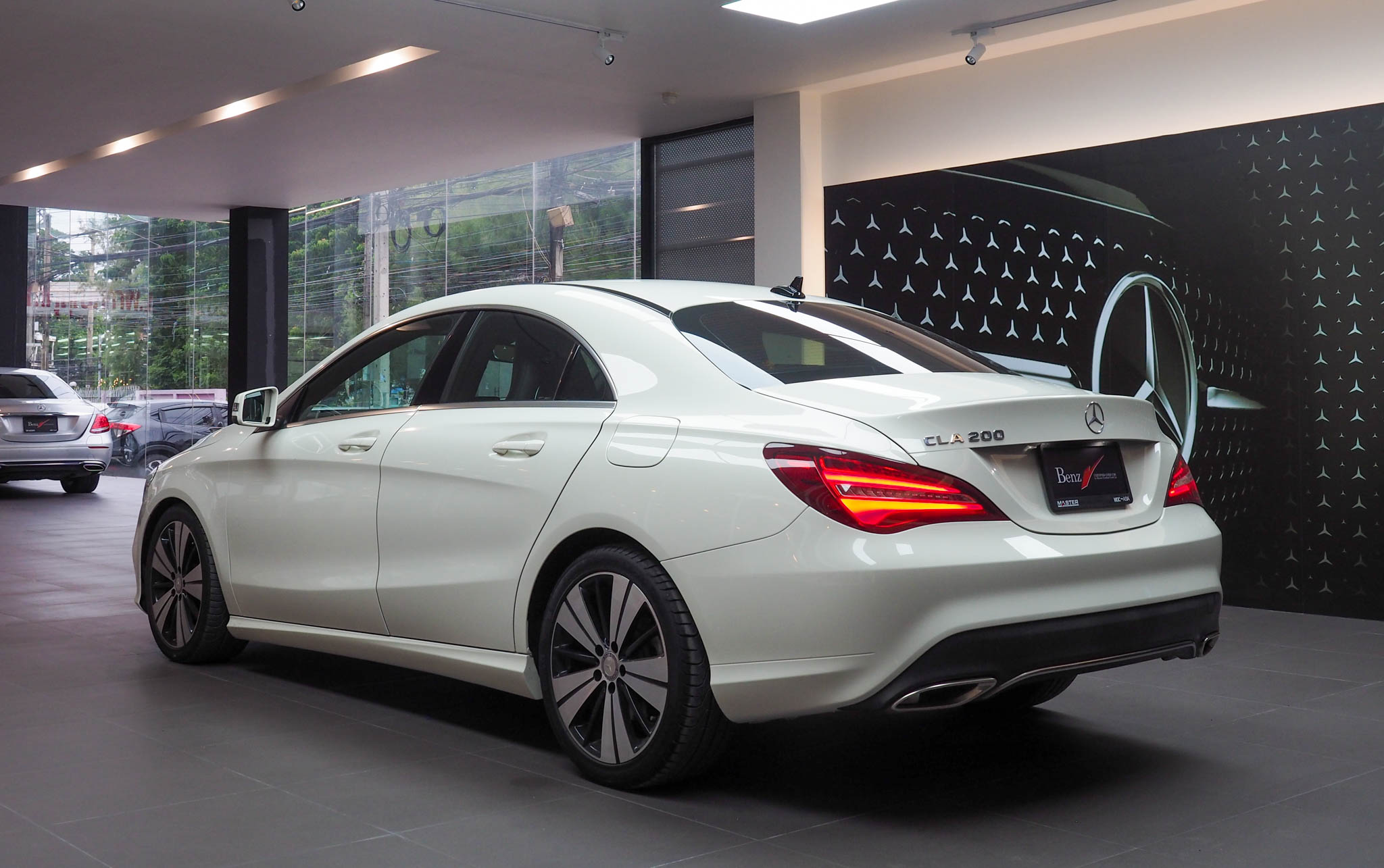 จองแล้ว CLA200 Urban W117