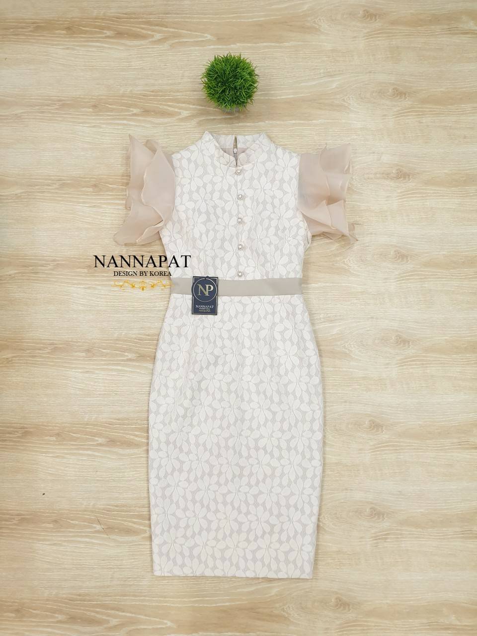 เดรสแต่งระบายช่วงแขน