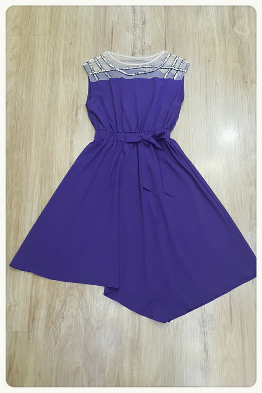 ชุดเดรสกระโปรงทรงเอระบายกว้าง