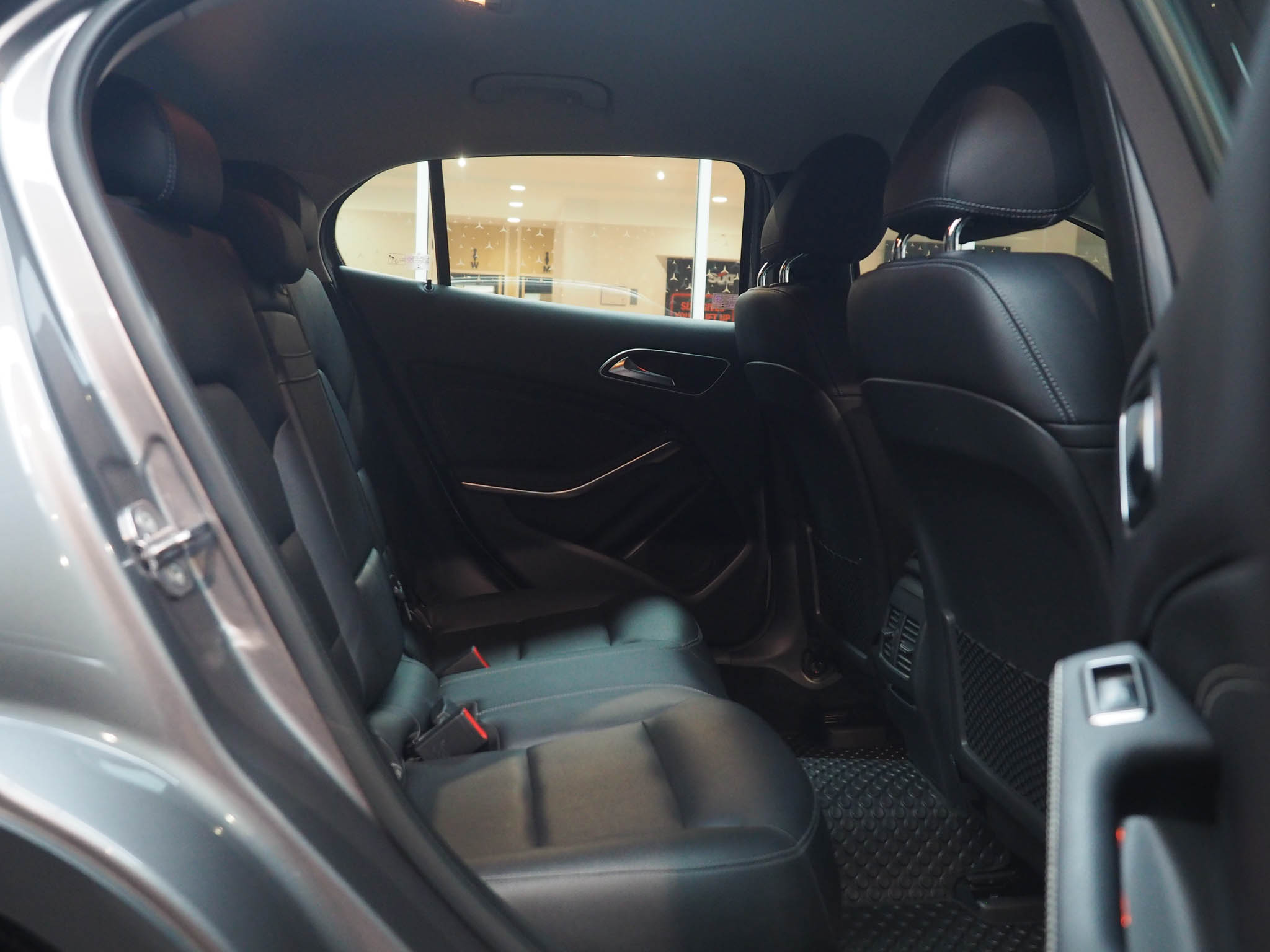 จองแล้ว GLA200 Urban W156