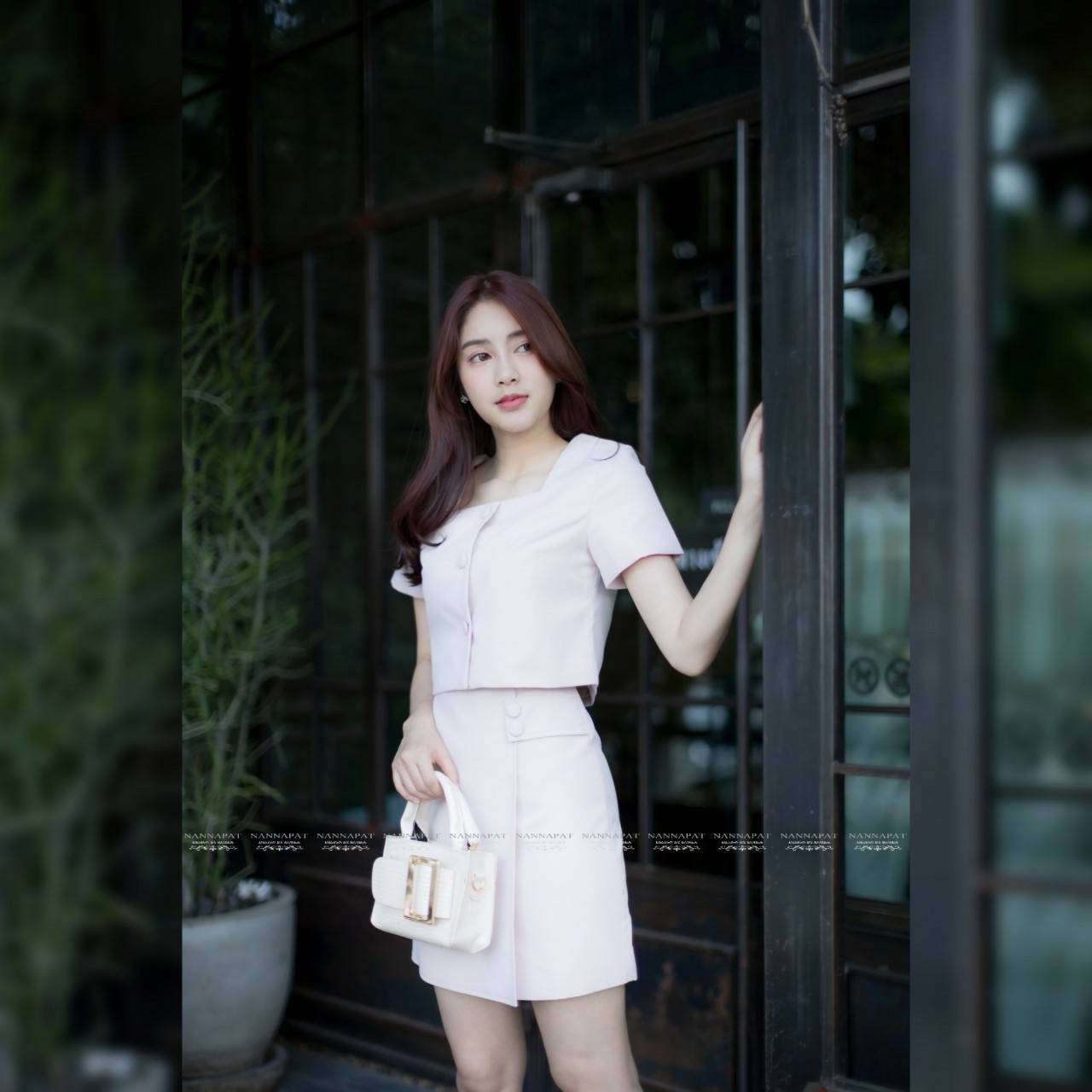 เสื้อกระดุมหน้า กระโปงไม่สั้นมาก