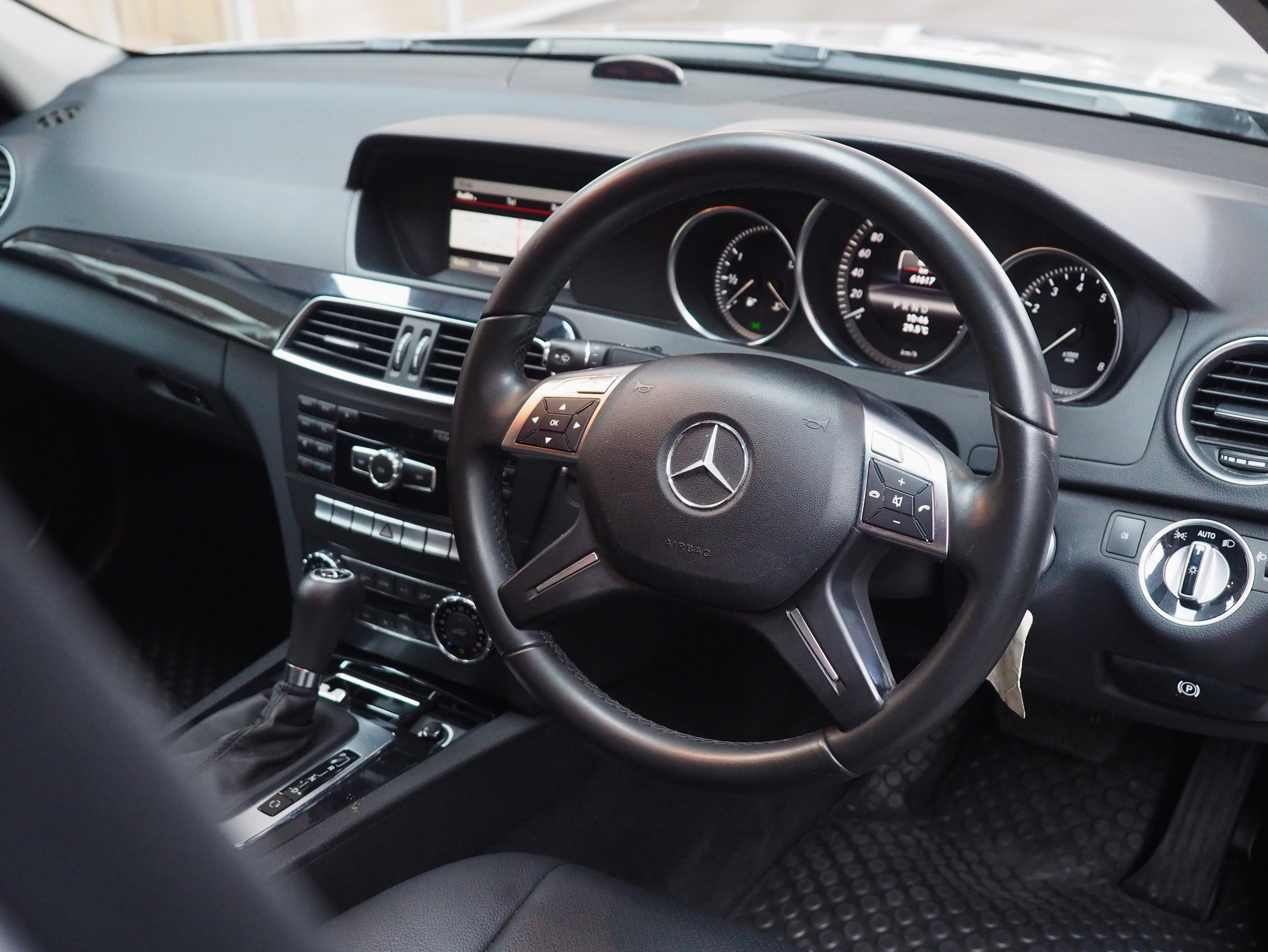 จองแล้ว C200 CGI Style W204