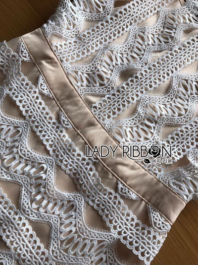เดรสสั้นผ้าลูกไม้สีขาวลาย scallop พร้อมซับในสีนู้ด