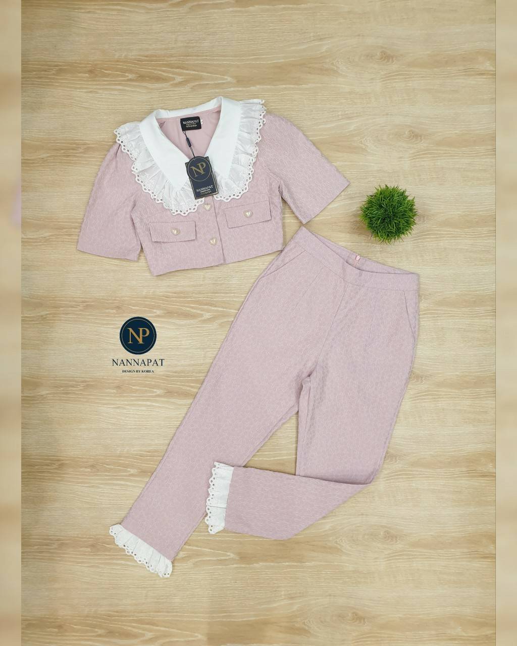 เซทกระดุมหัวใจแต่งปกคอเสื้อระบ่าย