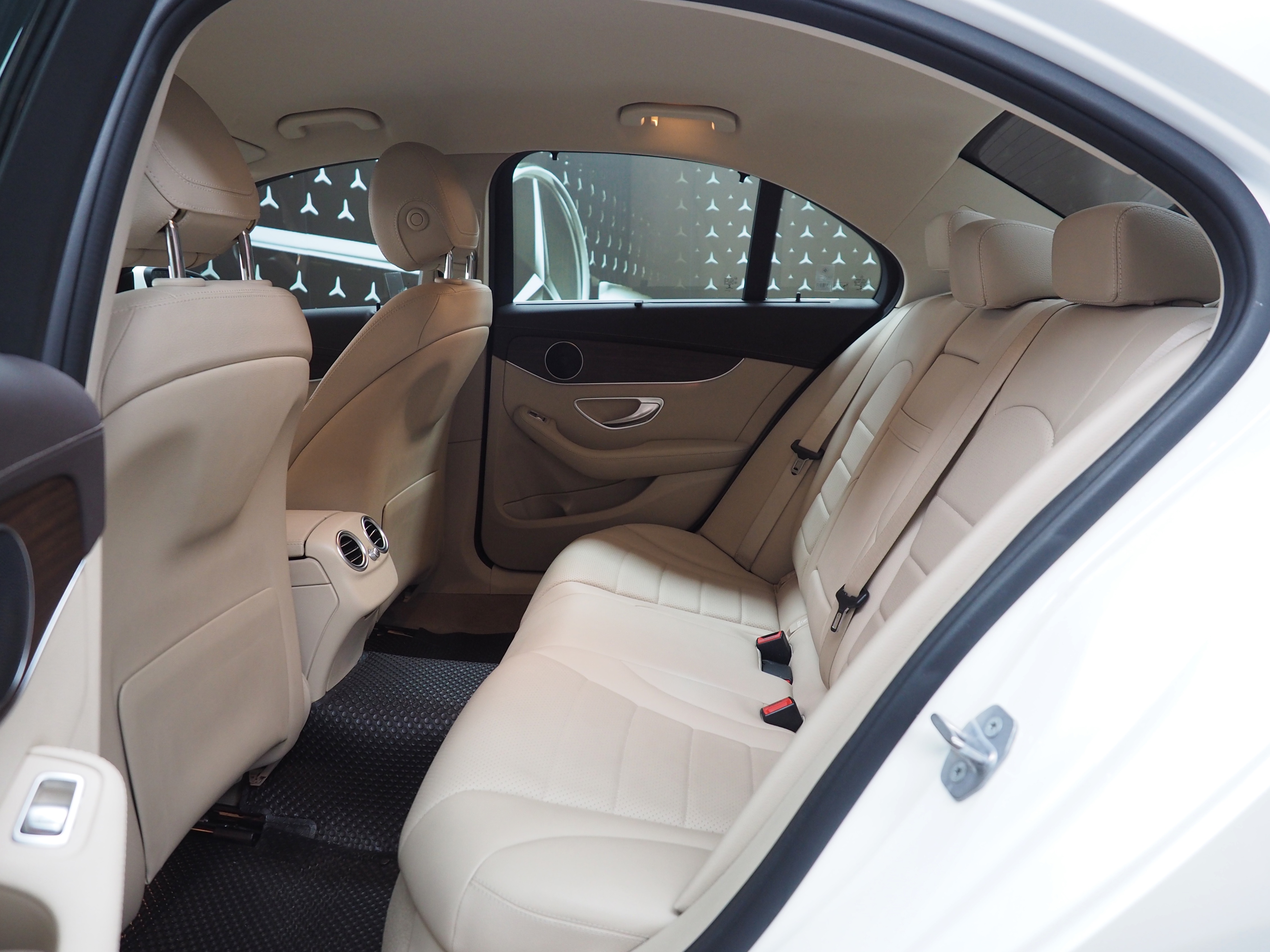 จองแล้ว C220d Exclusive W205