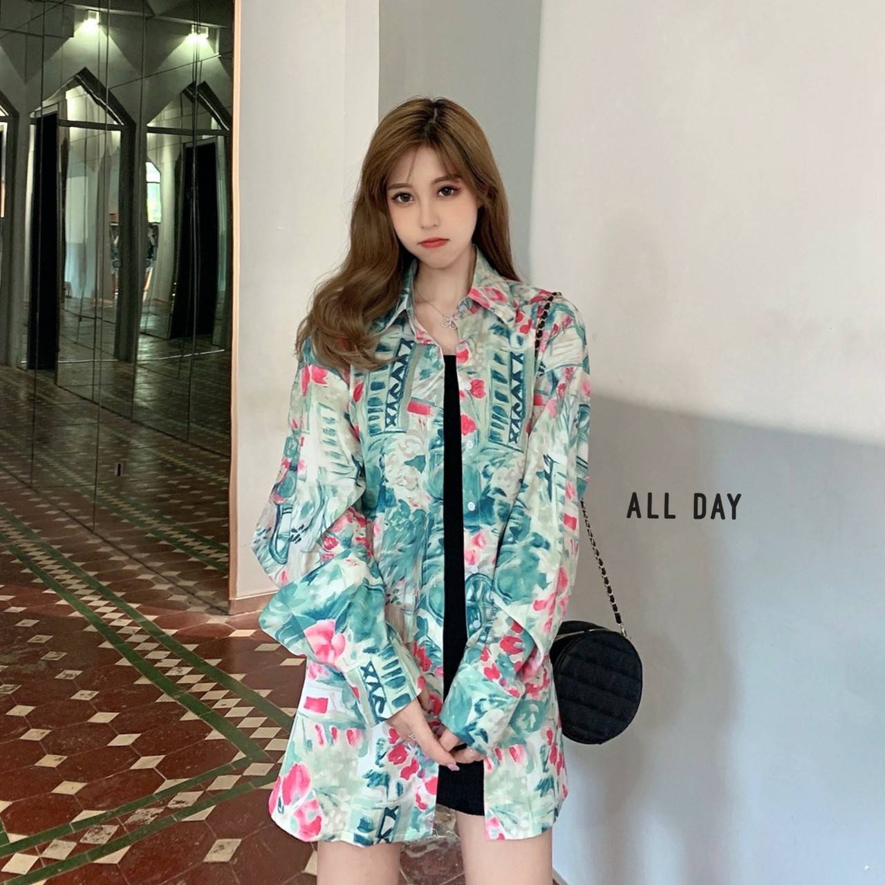 เชิ้ตทรง oversize ปริ้นท์ลายกราฟฟิก