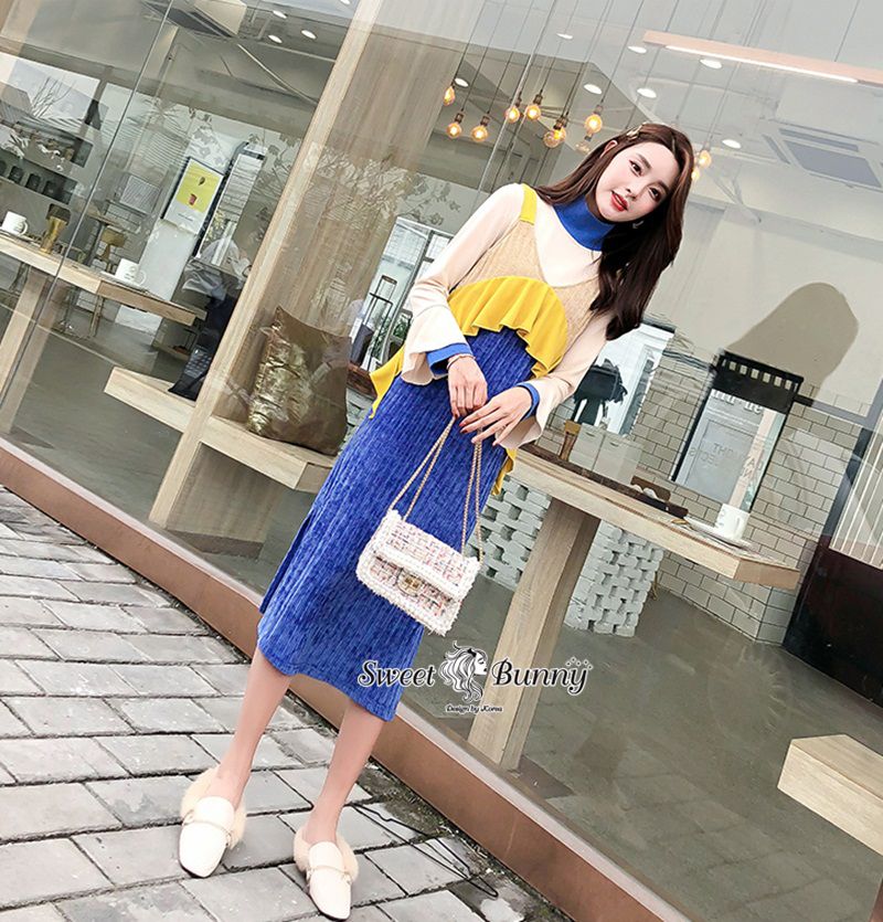 เสื้อผ้ายืดเนื้อดีนิ่มใส่สบายสีครีมขอบน้ำเงิน