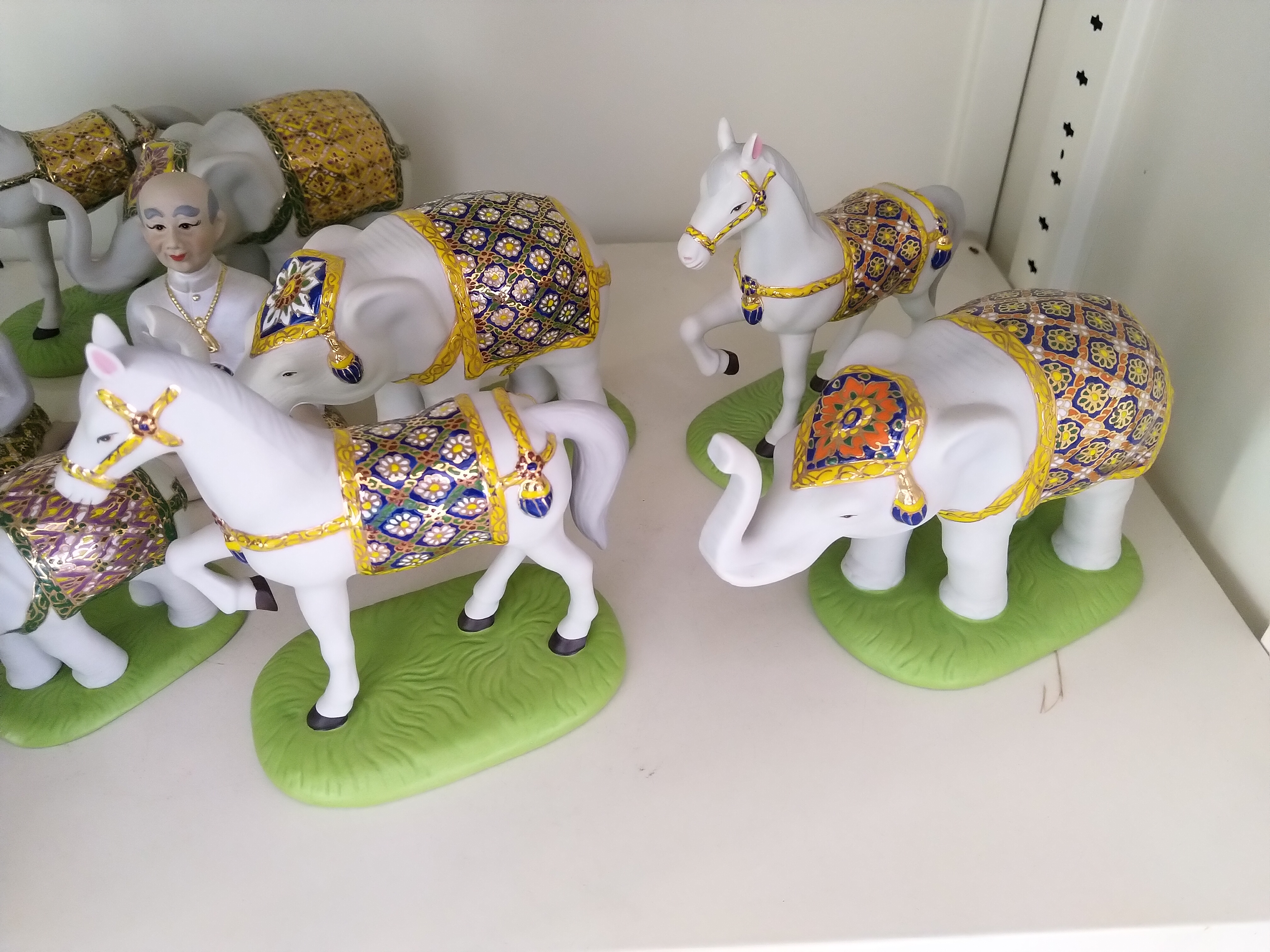 ตุ๊กตาช้างม้าเบญจรงค์คู่ละ