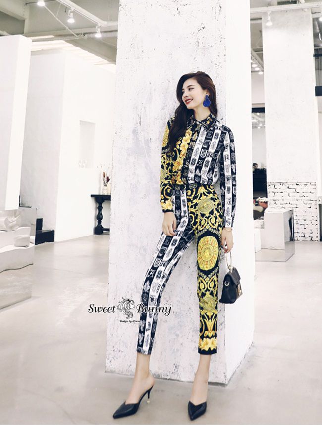 เสื้อเชิ้ต ปกปักเพชร และหมุดแหลมสีทอง