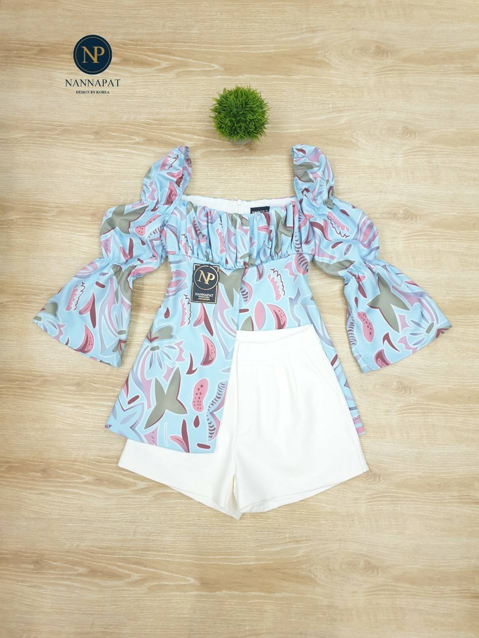 เสื้อซิปหลังผ่าหน้าแขนยาวน่ารัก