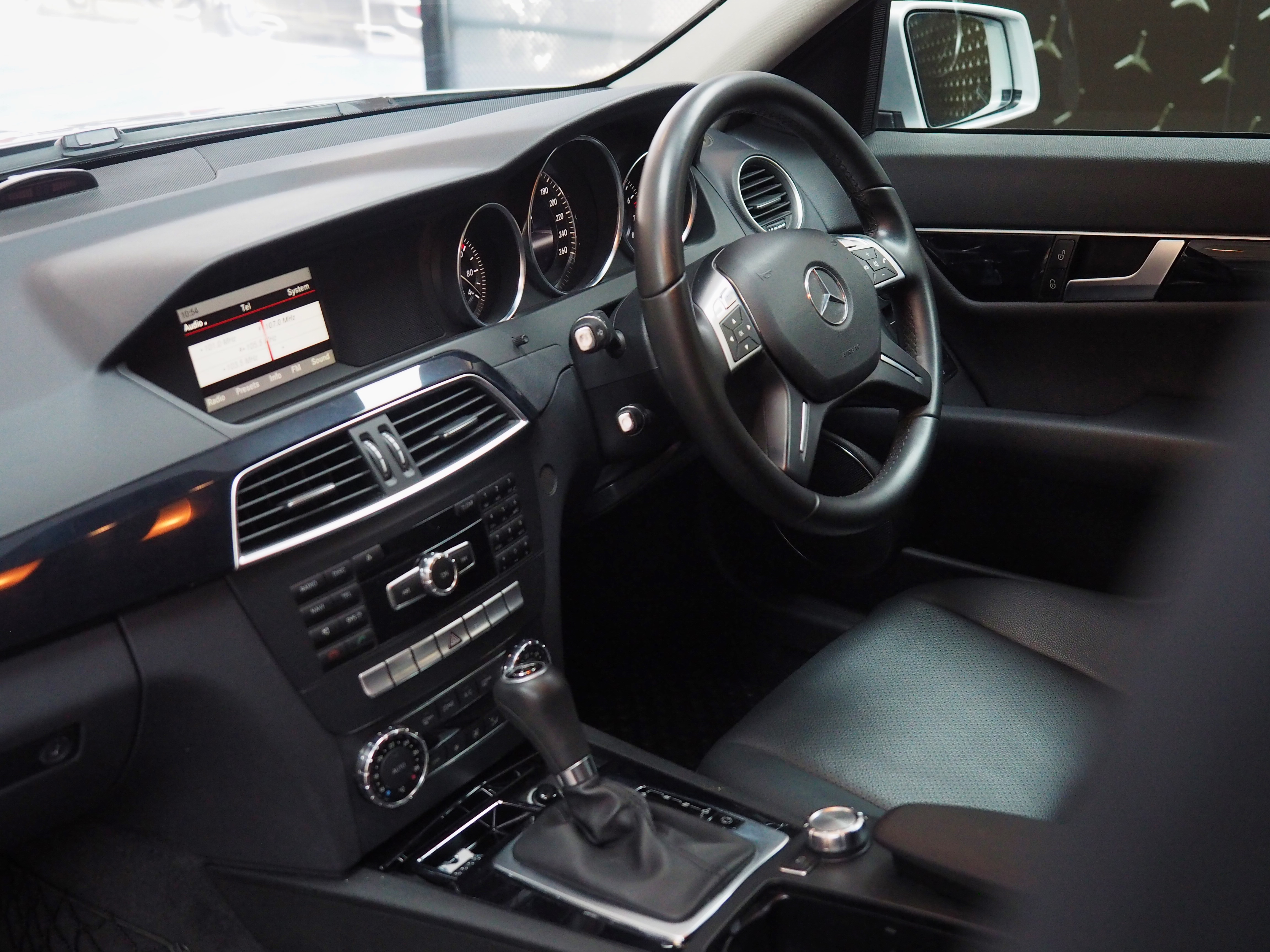 จองแล้ว C200 CGI Style W204