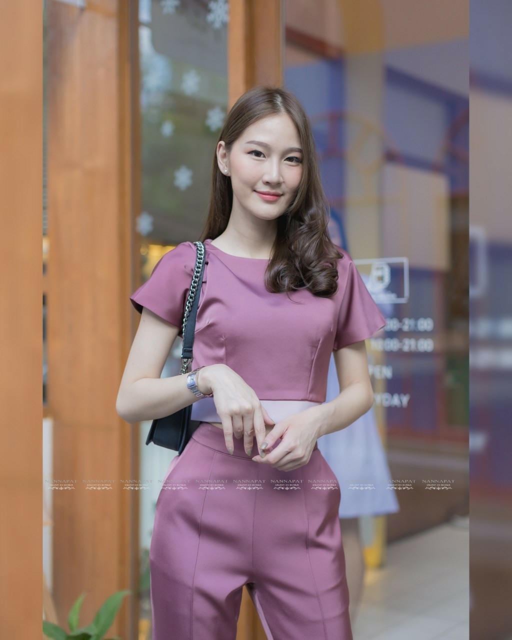 เสื้อซิปหลังตัดขอบเอวดำมีฟองน้ำ