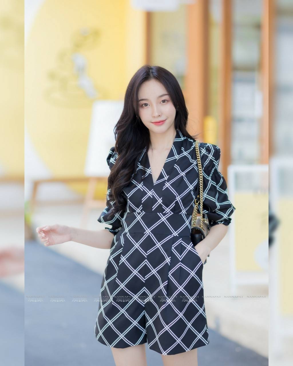 เพลสูทซิปหลังแต่งจีบแขนพองสีดำ
