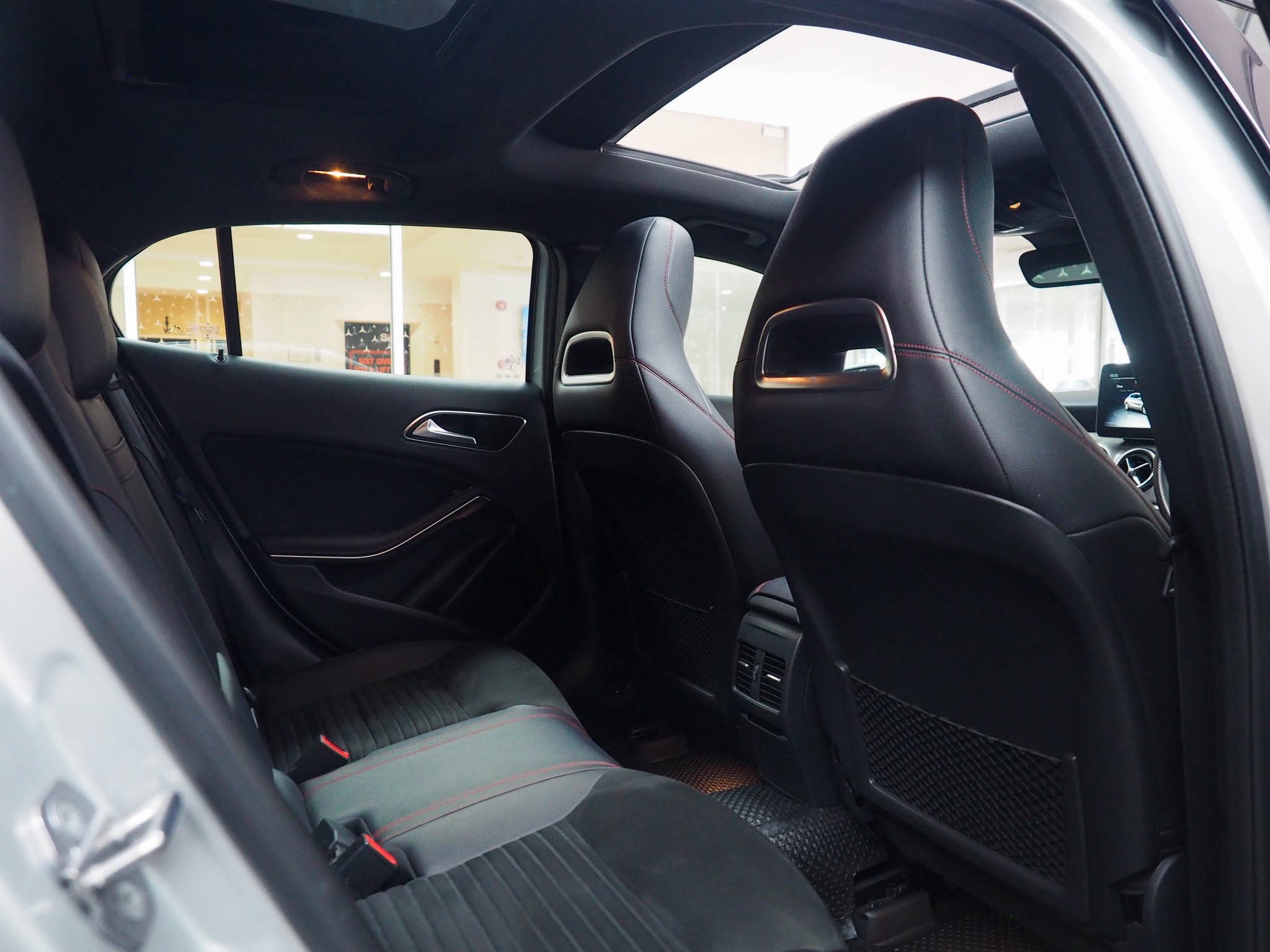 จองแล้ว GLA250 AMG Dynamic W156