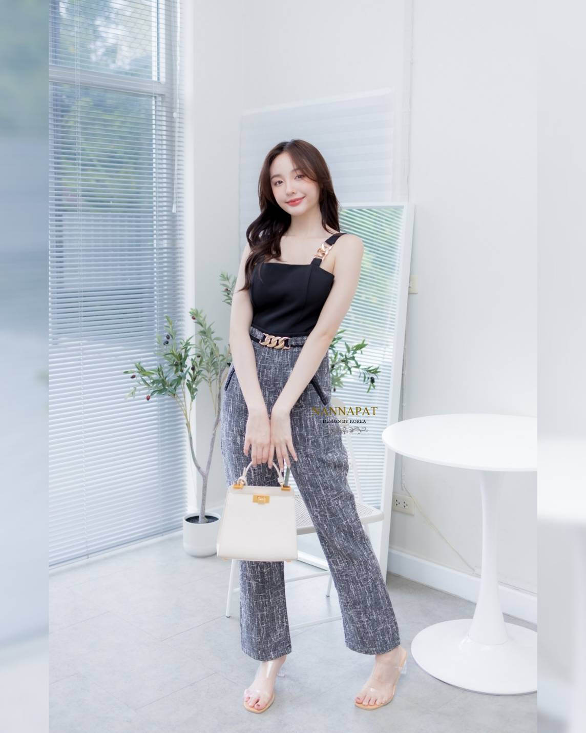 เสื้อซิปหลัง มีฟองน้ำอก สายเสื้อแต่งอะไหล่เก๋ๆ