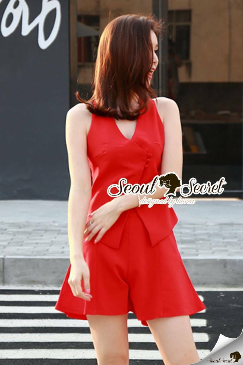 ผ้าเรียบเซ็ทกซี่เบาๆ ด้วยทรงเสื้อคอวี