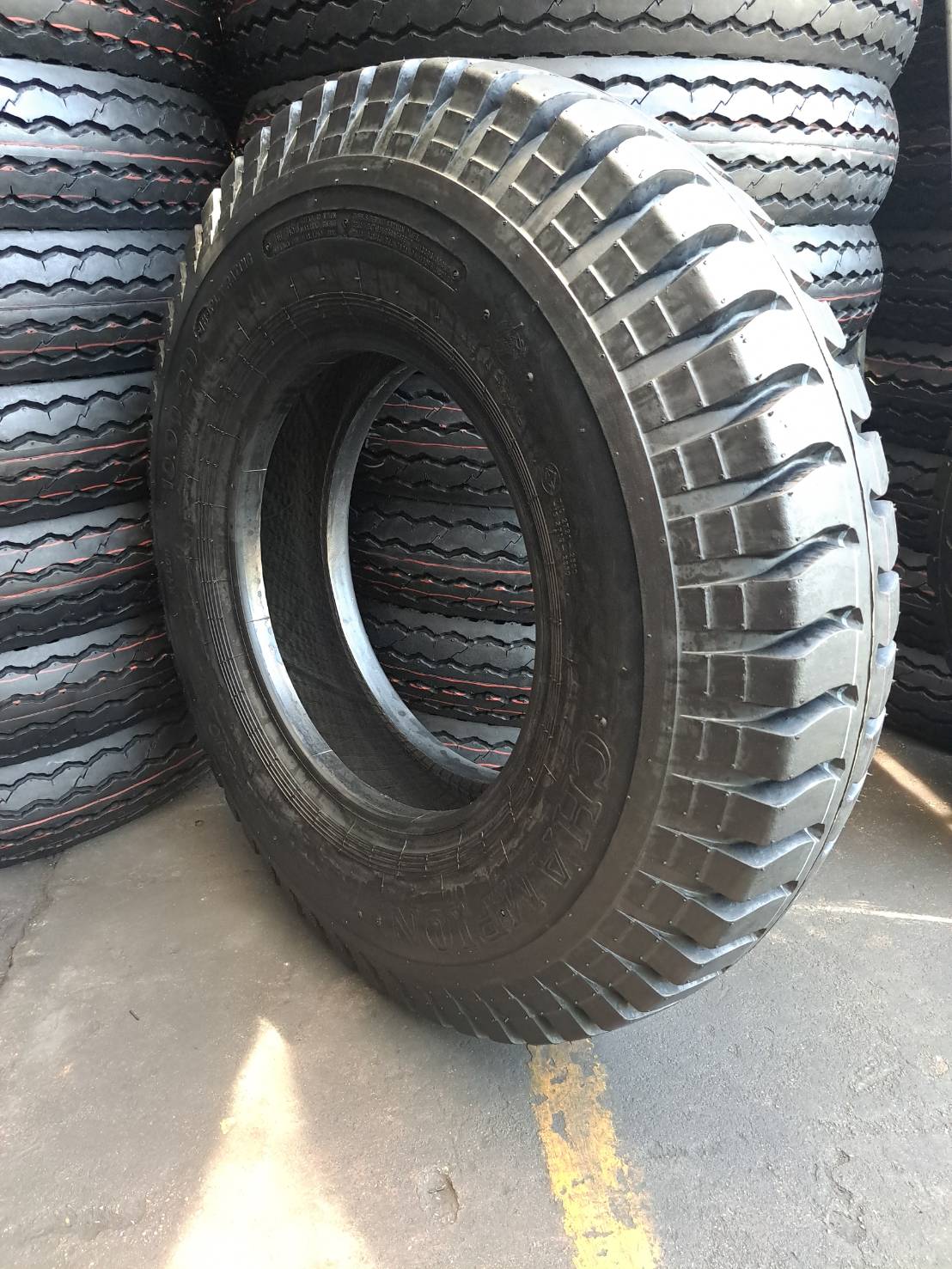 ยางรถบรรทุกผ้าใบ ยี่ห้อ CHAMPION รุ่น TBL-5 ขนาด 10.00-20