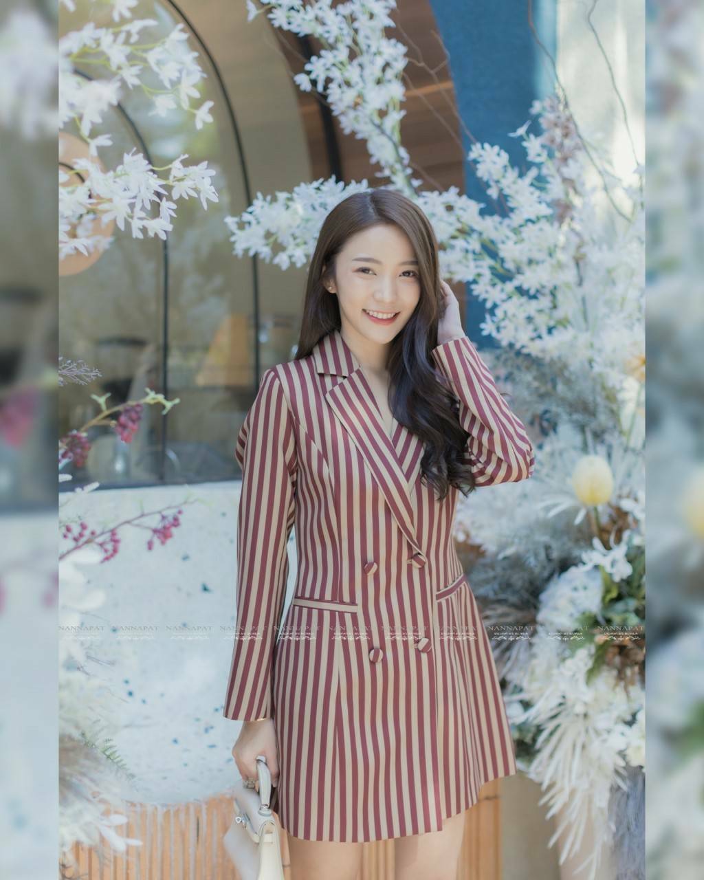 เดรสสูทลายทางสีแดงเข้ม