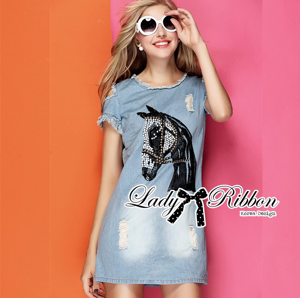 Lady Ribbon's Made 🎀 Lady Julia Horse Embellished Ripped Faded Denim Dress เดรสผ้าเดนิมฟอกสีประดับลูกปัดและหมุดเป็นลายม้า ตัวนี้