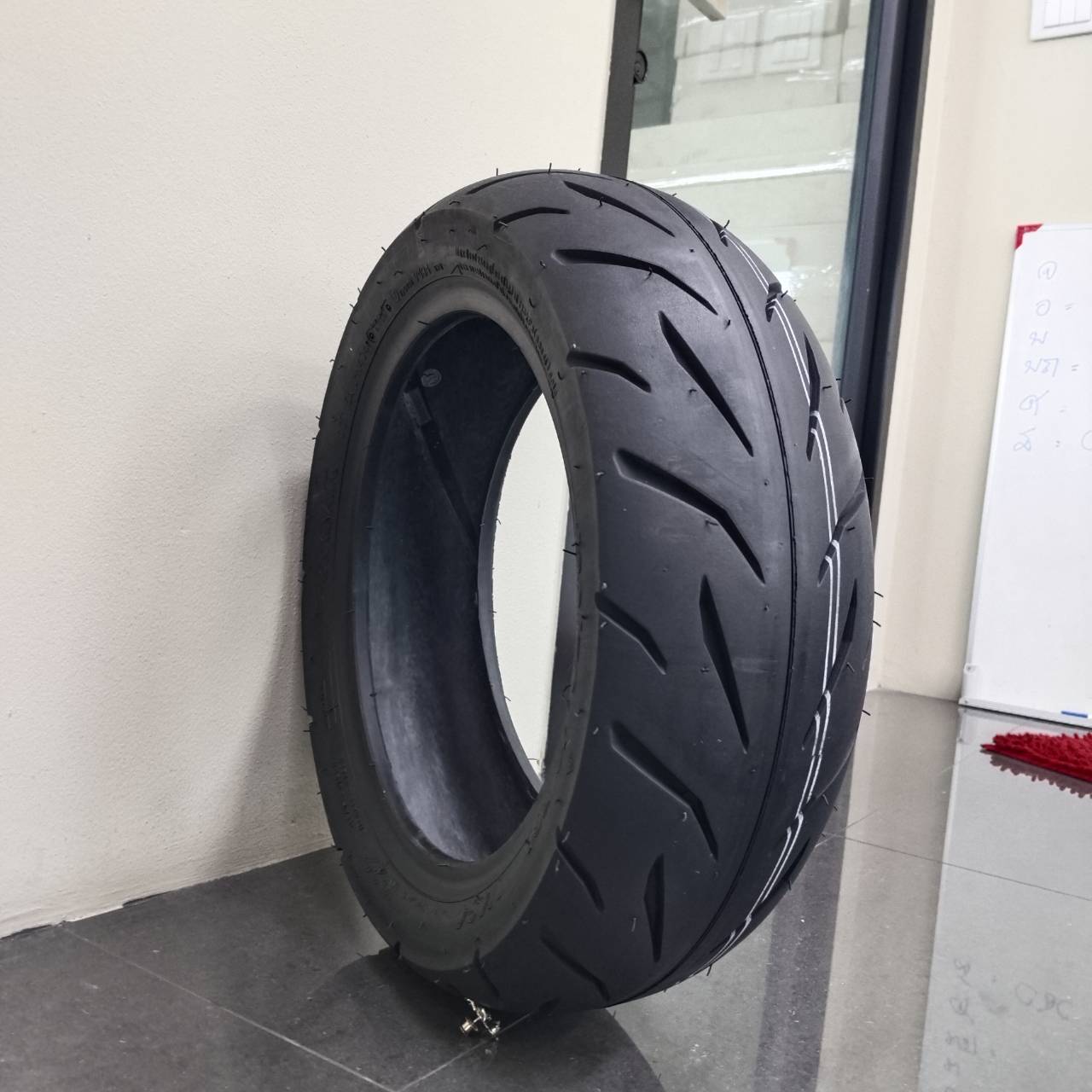 ยางนอกมอเตอร์ไซค์ ขอบ 12 รุ่น K22 ยี่ห้อ KOOGAR ( ยางเรเดียล ไม่ต้องใช้ยางใน) ขนาด 120/70-12 ,130/70-12