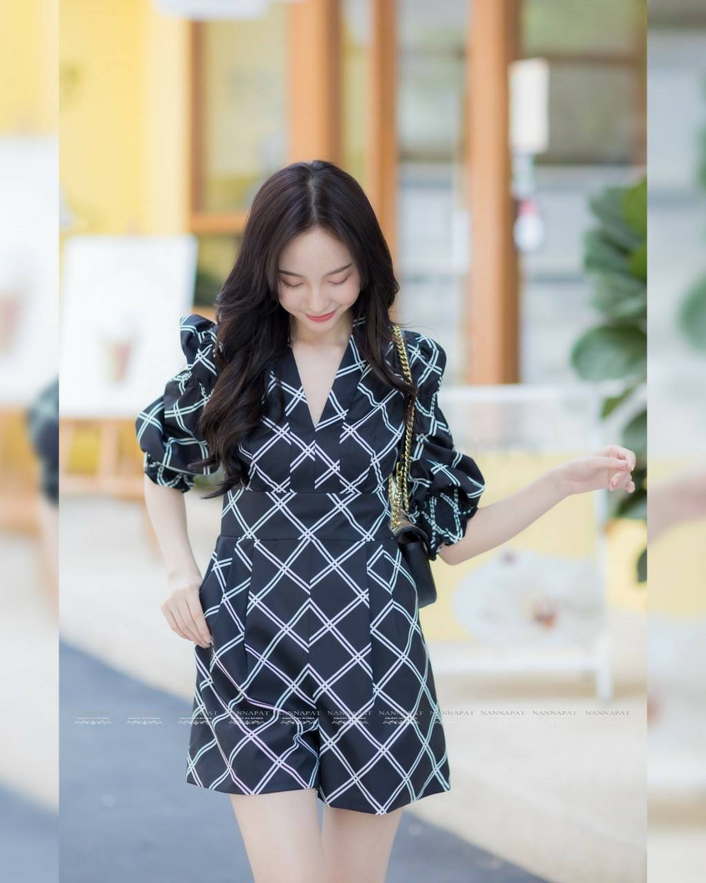 เพลสูทซิปหลังแต่งจีบแขนพองสีดำ