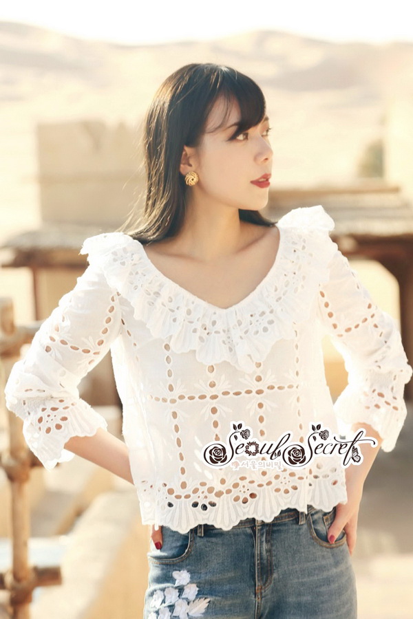 เสื้อทรงปล่อยพอดีตัวเเขนเสื้อทรงยาว