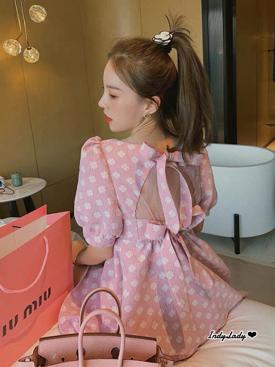 เดรสสั้น สีชมพูม่วง ลายดอกไม้สีขาว