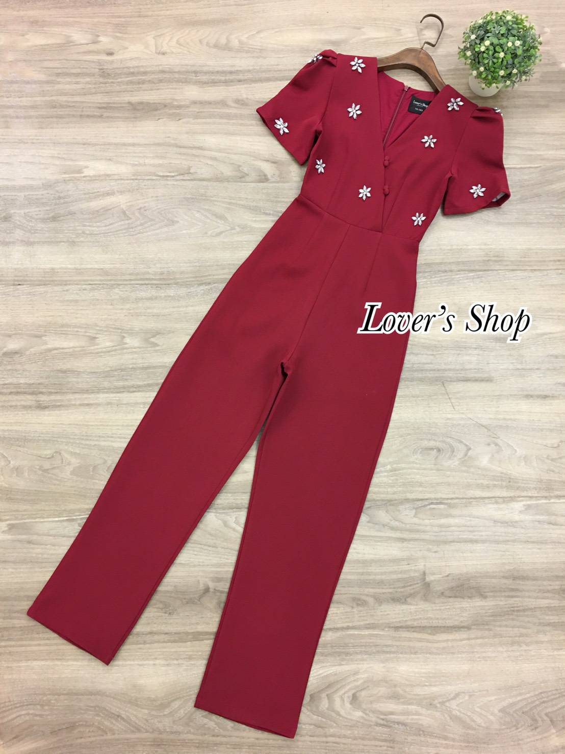 จั้มสูทกางเกงขายาวสีแดง