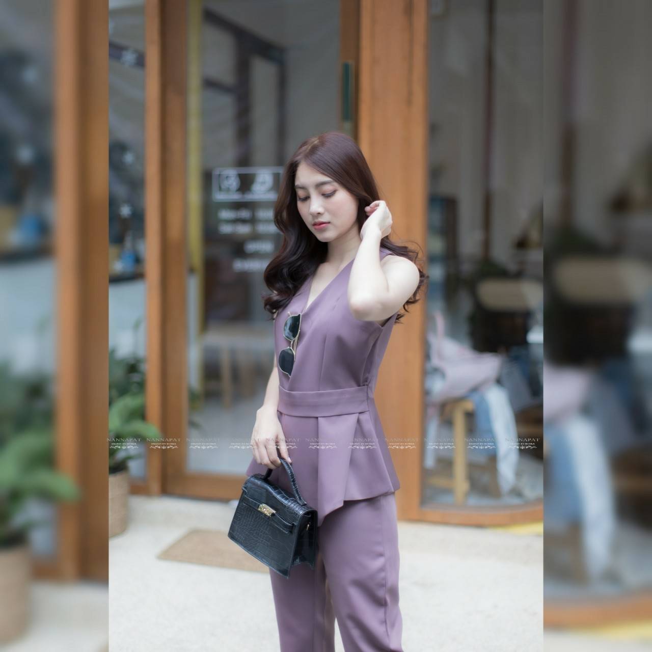 เสื้อแขนกุดซิปหลังแต่งระบาย