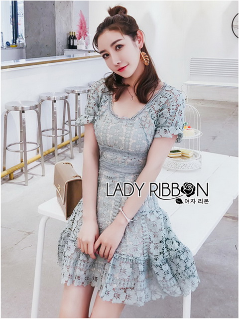 Lace Dress เดรสสั้นผ้าลูกไม้สีฟ้าสดตกแต่งระบายสไตล์เฟมินีน