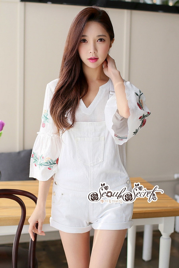 เสื้อคอวีทรงปล่อย Style Vintage เนื้อผ้าแบบโปร่ง
