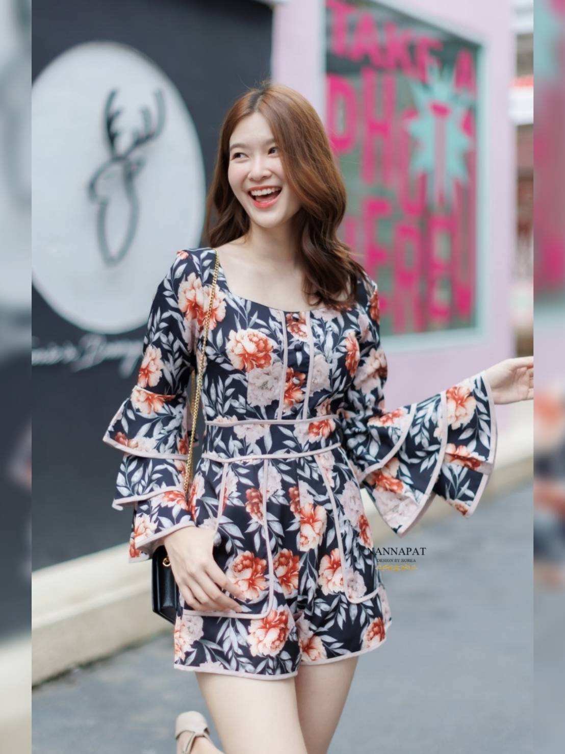 เพลสูทงานซิปหลัง แขนเสื้อชั้นๆ