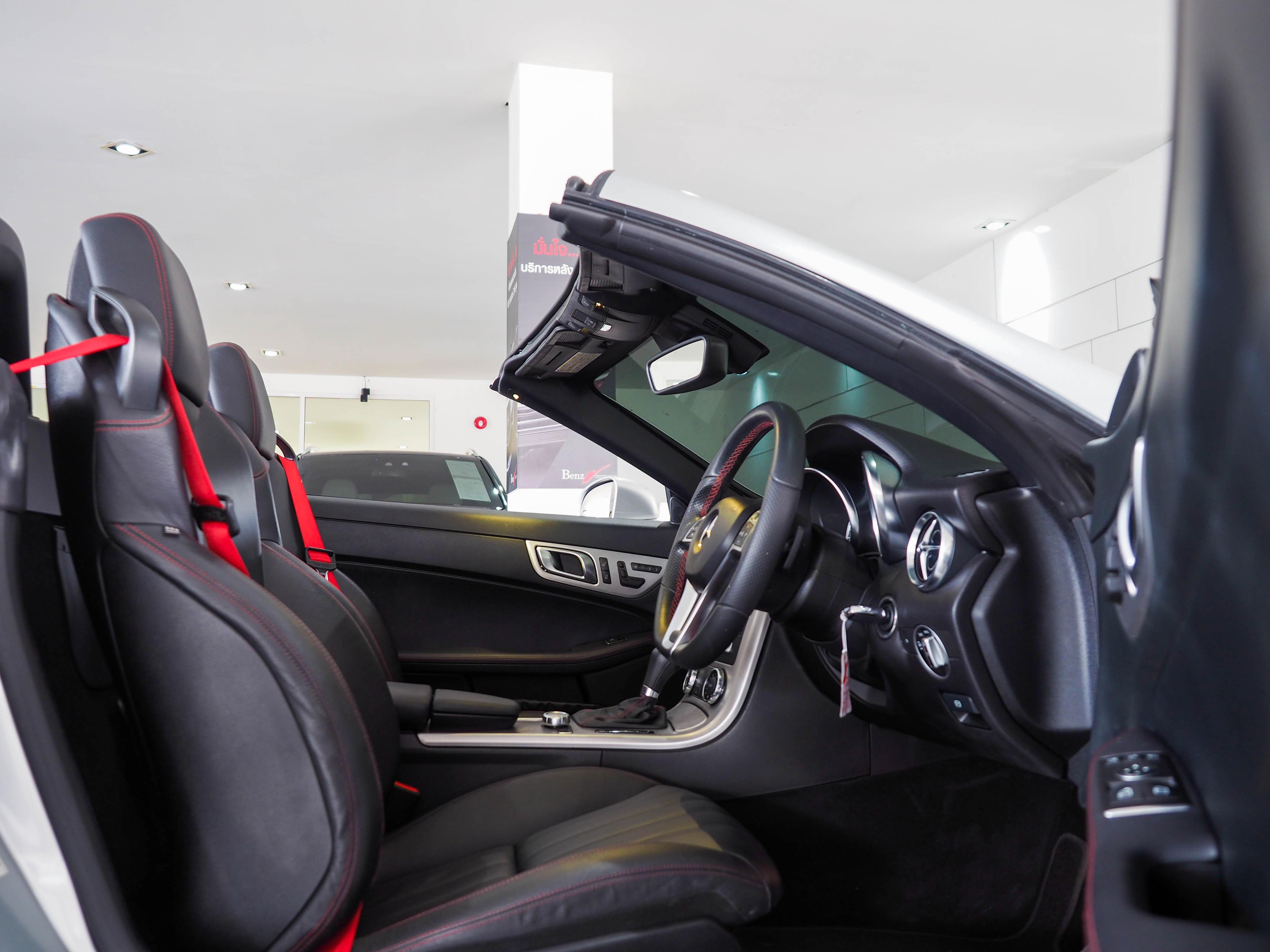 จองแล้ว SLK200 R172