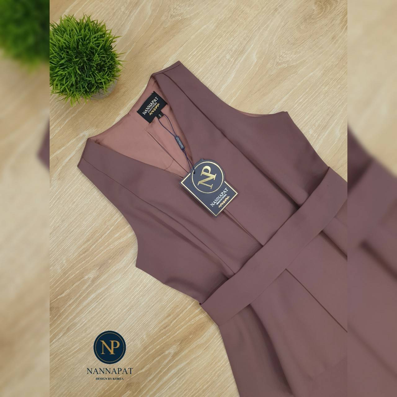 เสื้อแขนกุดซิปหลังแต่งระบาย