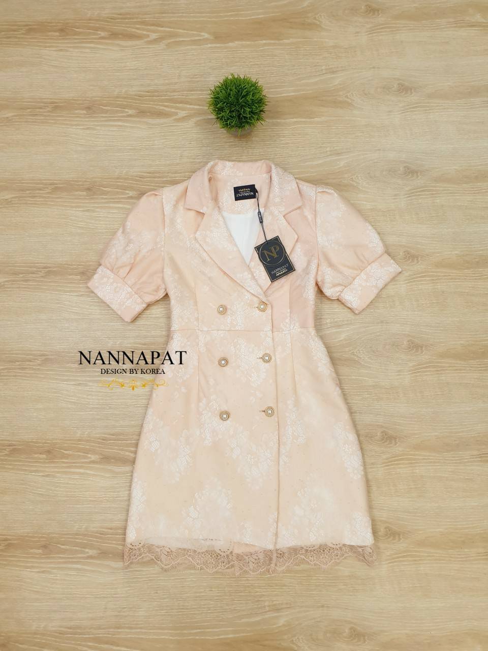 ชุดเดรสกระดุมมุกหน้าสวย