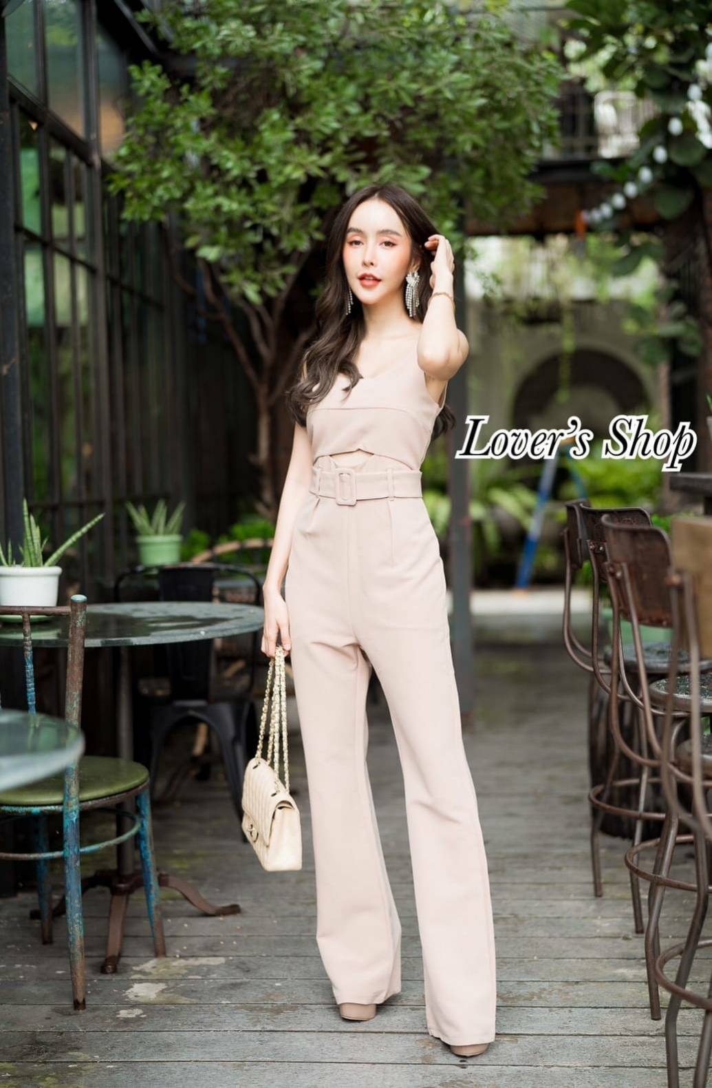 จั้มสูทขายยาวลุคเรียบหรูดูไฮโซ