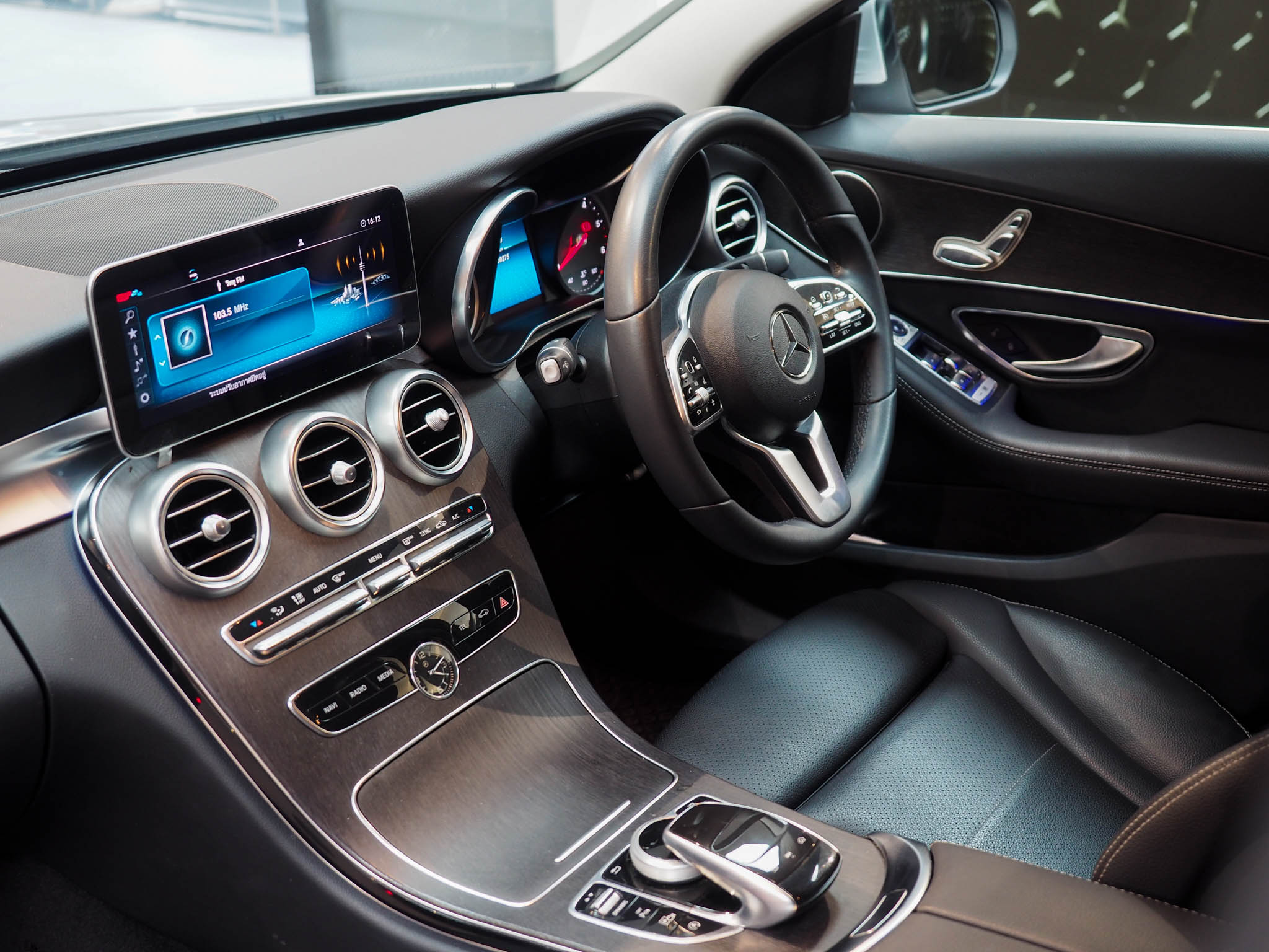 จองแล้ว C220d Avantgarde W205