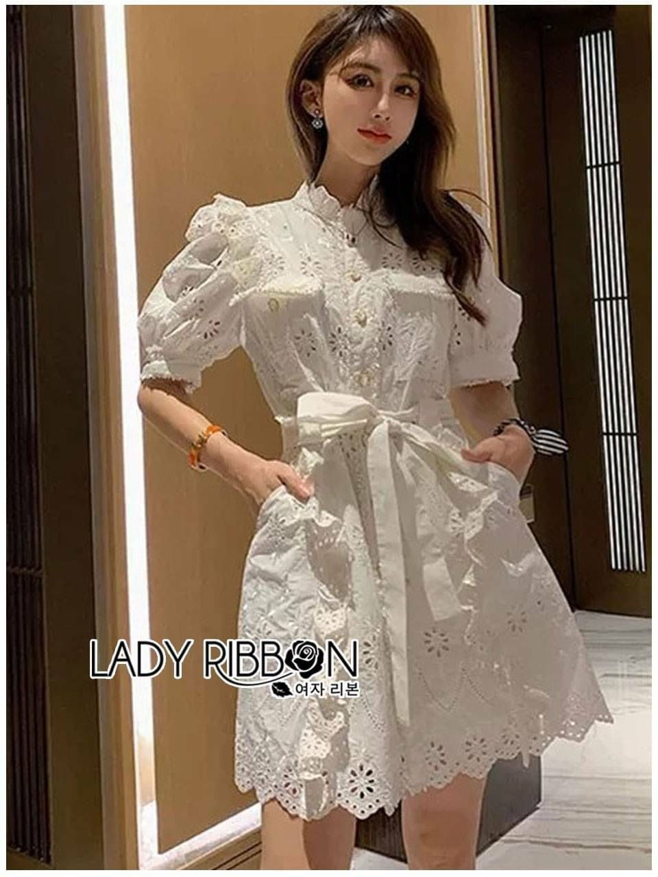 เดรสขาวผ้าลูกไม้ฉลุลายชายหยัก