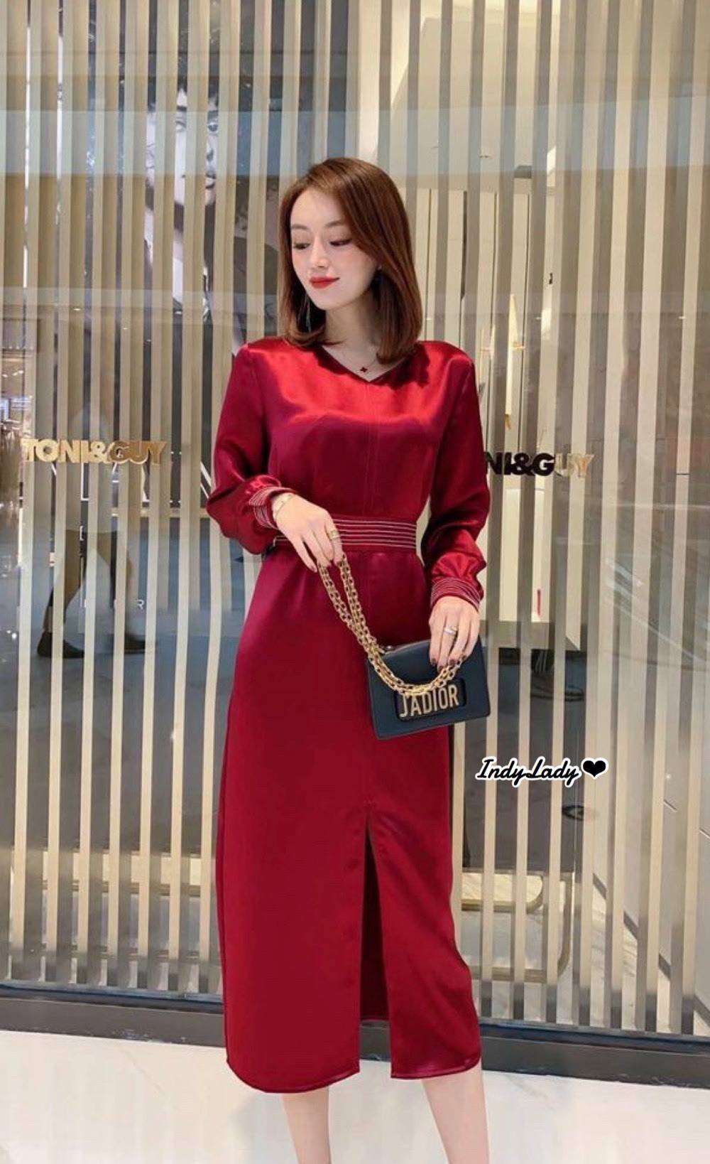 Dressโทนสีแดงเลือดหมูคอวีแขนยาว