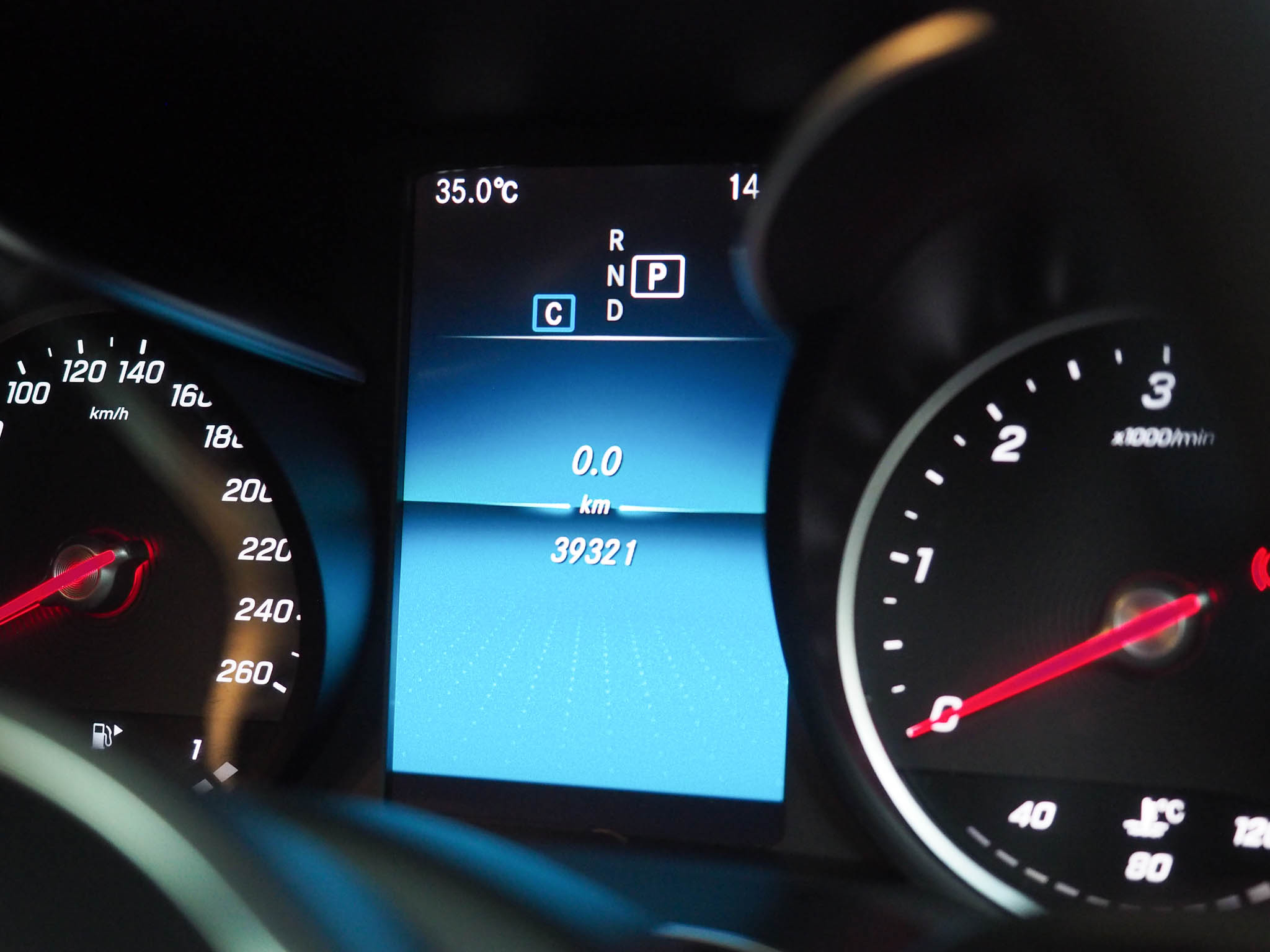 จองแล้ว C220d Avantgarde W205